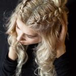 10 party hairstyles for long hair that show a little movement