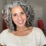 10 shaggy hairstyles for older women to flaunt your gray 8