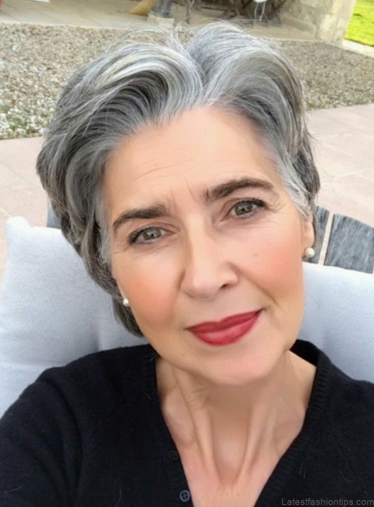 10 shaggy hairstyles for older women to flaunt your gray 9