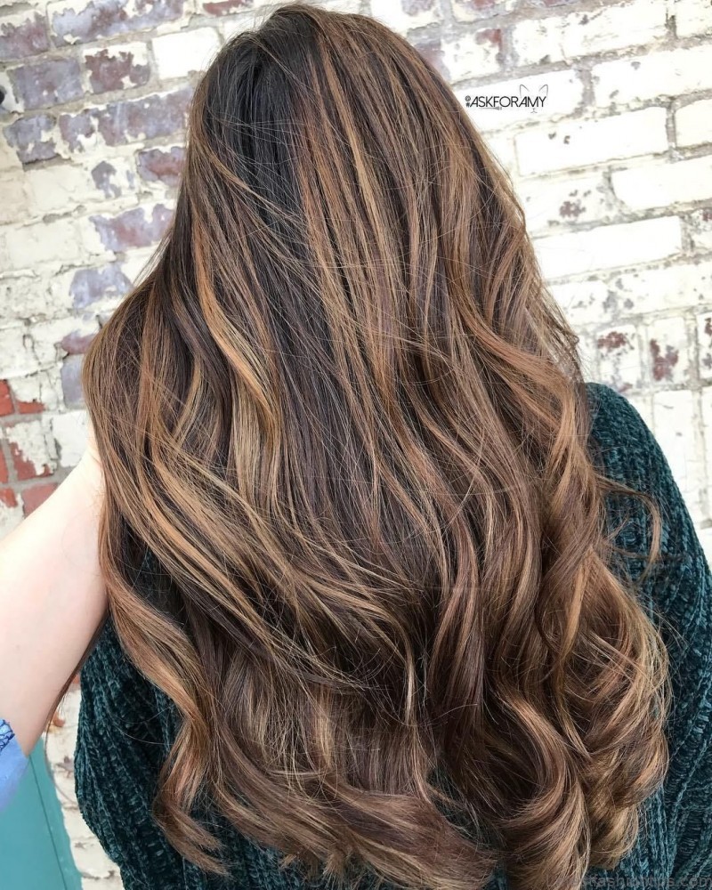 20 savory looks with caramel highlights youll love to treat yourself 5