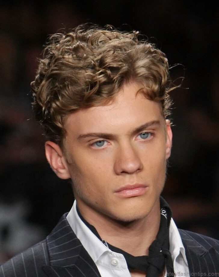 20 statement medium hairstyles for men go ahead and switch it up 7