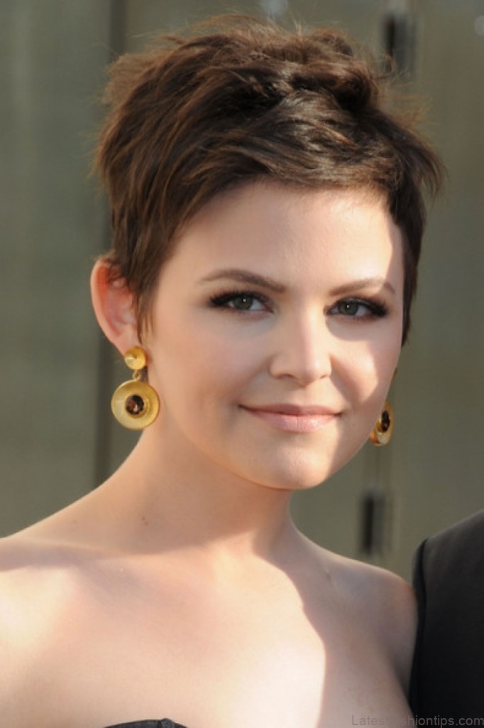 short hairstyles for round faces over 50 11