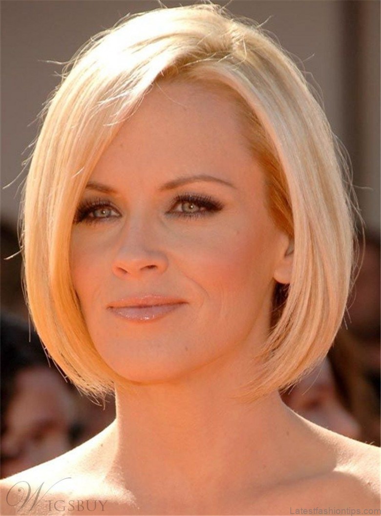 short hairstyles for round faces over 50 13
