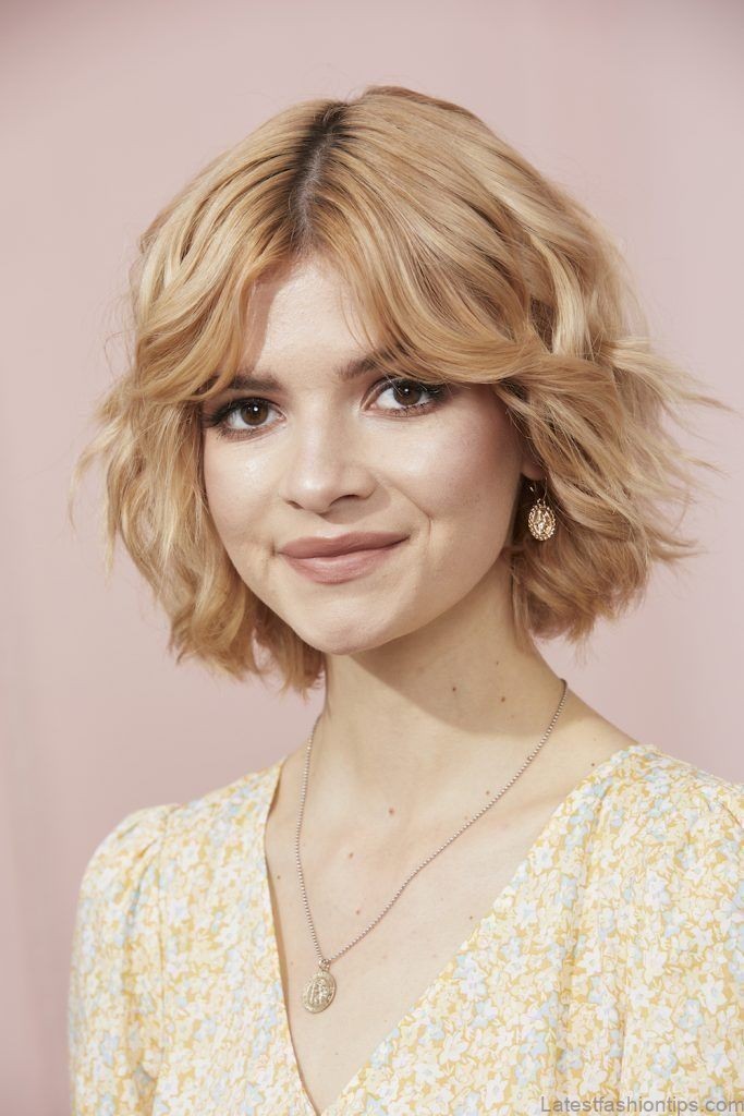 the 21 best bang styles for round faces women 6