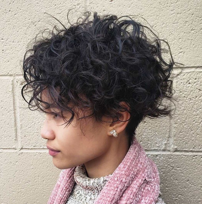 how to curve your curls with the latest hair trends