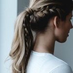 the side ponytail hairstyle a subtle and stylish alternative to the side braid 3