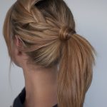 the side ponytail hairstyle a subtle and stylish alternative to the side braid 4
