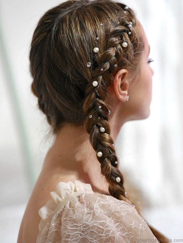 10 sparkly christmas and new year eve hairstyles 11