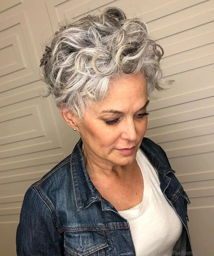 10 shaggy hairstyles for older women to flaunt your gray 1