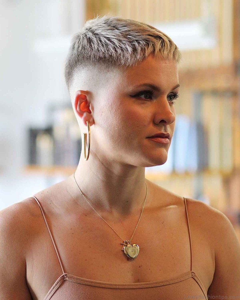 a pixie haircut that looks perfect for women over 40 10