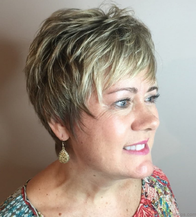 15 classy simple short hairstyles for women over 50 2