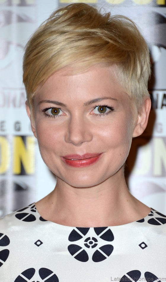 10 short straight hairstyles and haircuts for stylish and bold girls 4