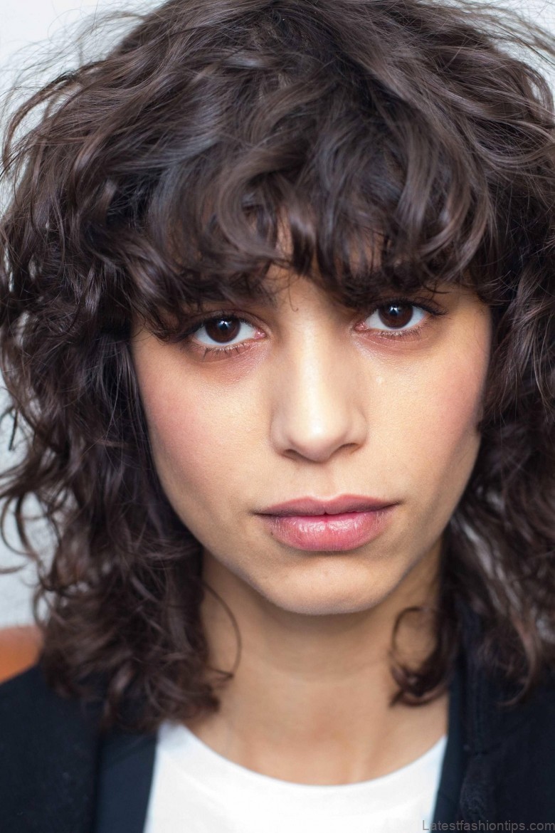 25 best fringe hairstyles to refresh your look 6