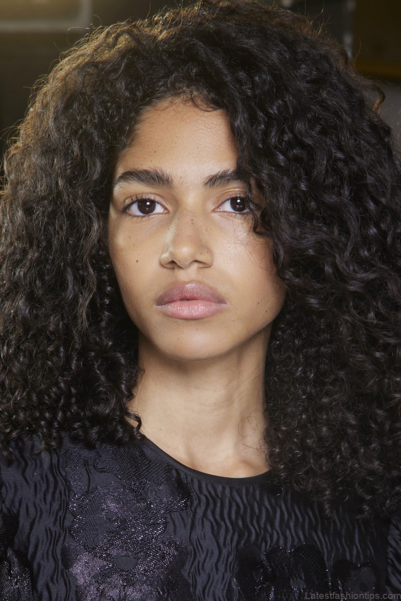 the best ways to make your natural hair look young 1