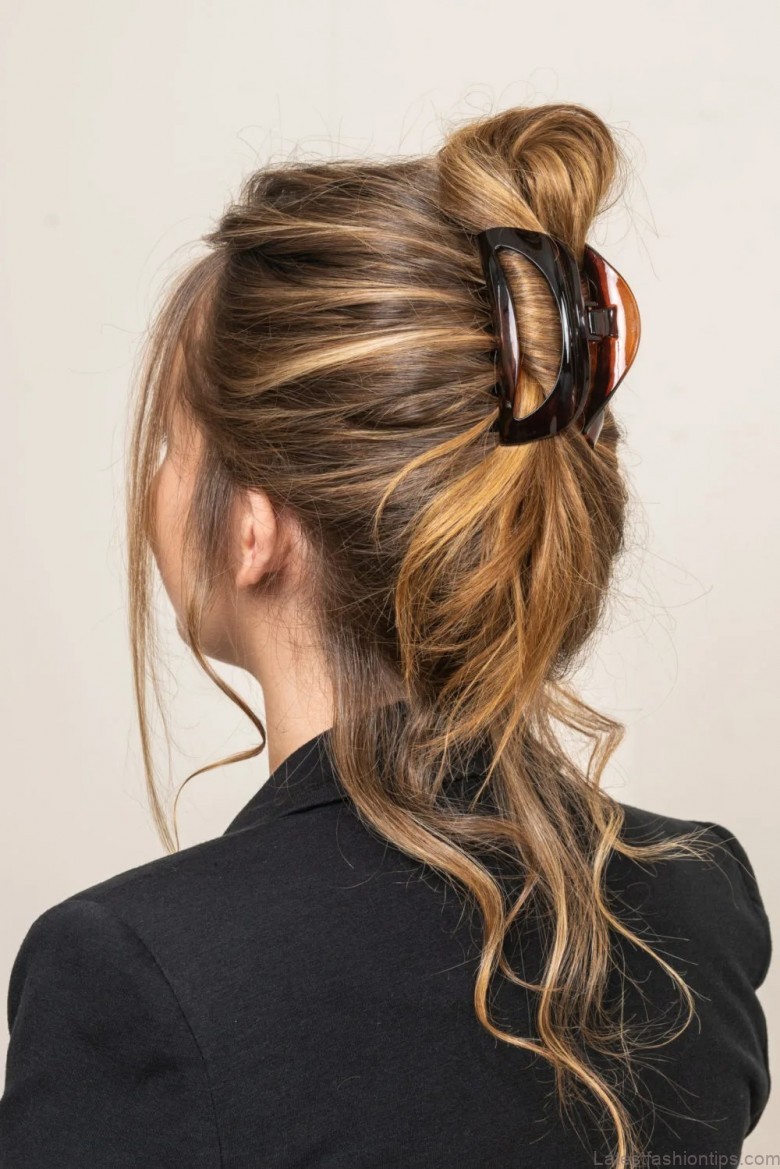 14 messy hairstyles youll want to know about 4